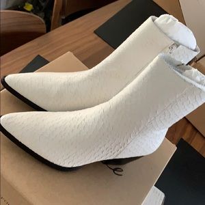 Matisse Caty White Snake black soles shoes